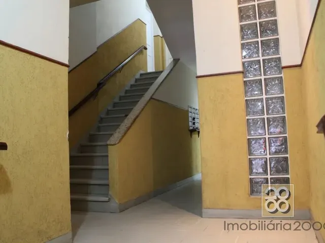 Apartamento 2 quartos e 1 banheiro, para alugar, no bairro Centro em Curitiba