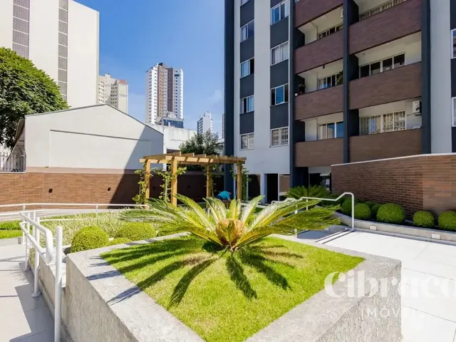 Apartamento 3 quartos e 2 banheiros, para alugar, no bairro Centro em Curitiba