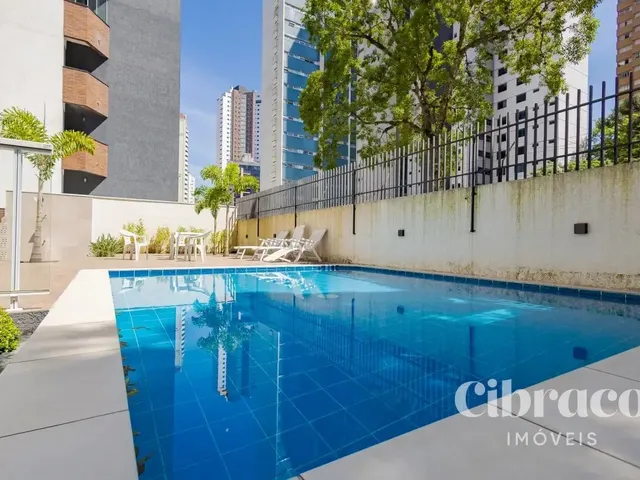 Apartamento 3 quartos e 2 banheiros, para alugar, no bairro Centro em Curitiba
