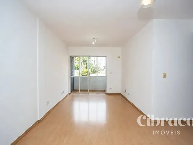 Apartamento 3 quartos e 2 banheiros, para alugar, no bairro Centro em Curitiba
