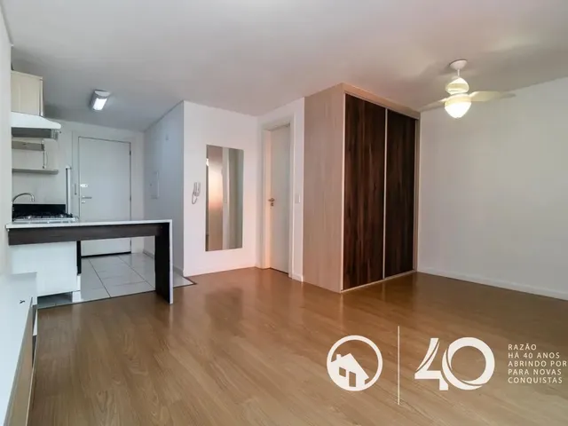 Apartamento 1 quarto e 1 banheiro, para alugar, no bairro Centro em Curitiba