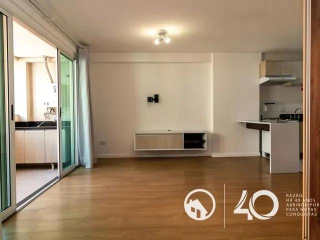 Apartamento 1 quarto e 1 banheiro, para alugar, no bairro Centro em Curitiba