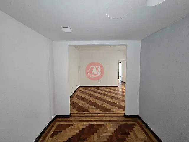 Apartamento 3 quartos e 2 banheiros, para alugar, no bairro Cidade Baixa em Porto Alegre
