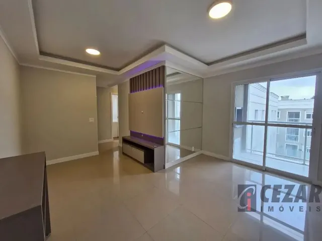 Apartamento 3 quartos e 2 banheiros, para alugar, no bairro Uberaba em Curitiba