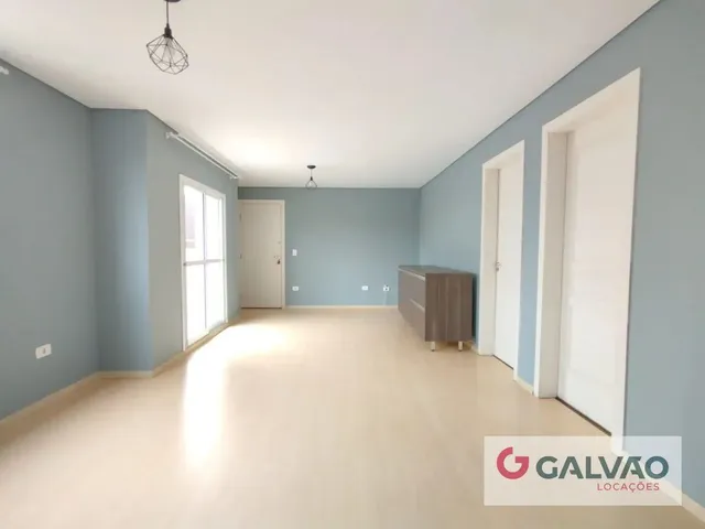 Apartamento 3 quartos e 1 banheiro, para alugar, no bairro Tingui em Curitiba