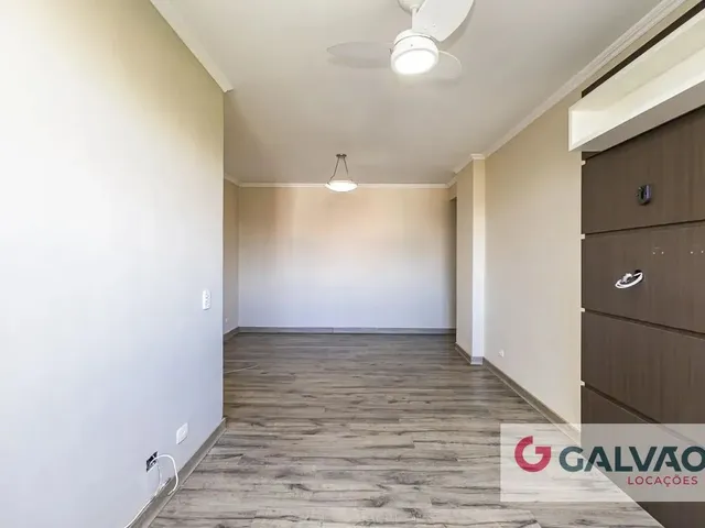 Apartamento 2 quartos e 2 banheiros, para alugar, no bairro Vila Izabel em Curitiba