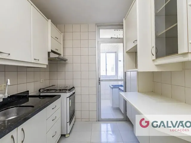 Apartamento 2 quartos e 2 banheiros, para alugar, no bairro Vila Izabel em Curitiba