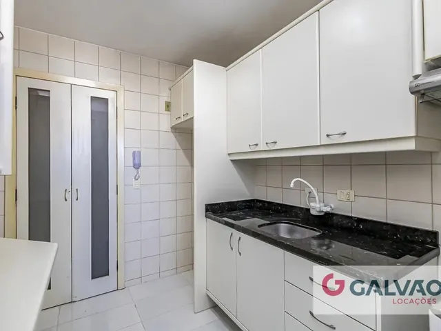 Apartamento 2 quartos e 2 banheiros, para alugar, no bairro Vila Izabel em Curitiba