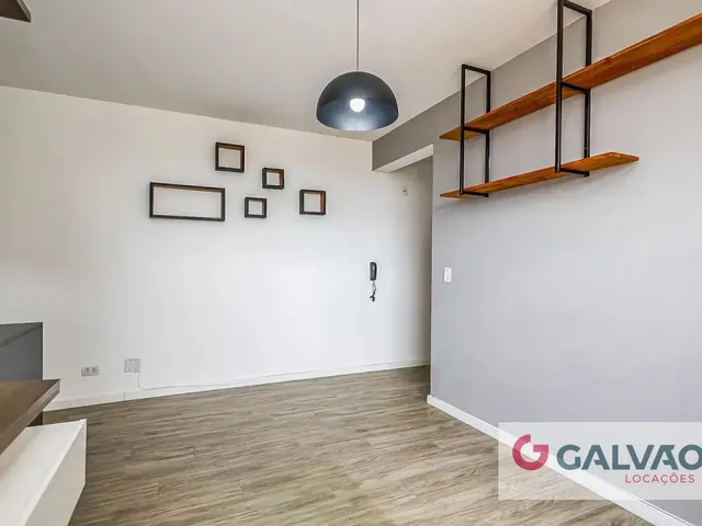 Apartamento 2 quartos e 1 banheiro, para alugar, no bairro Novo Mundo em Curitiba