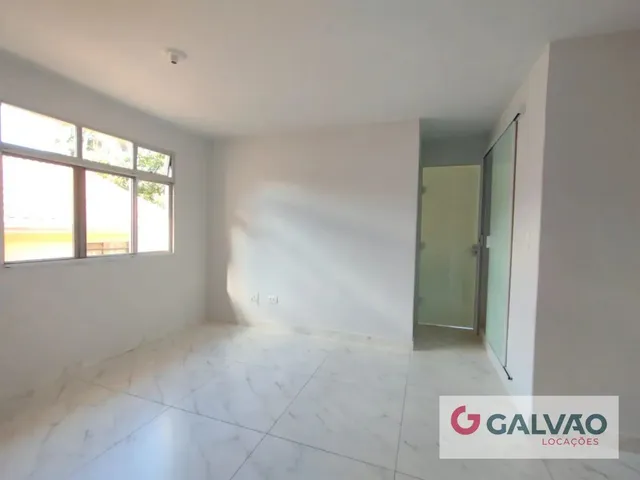 Apartamento 2 quartos e 1 banheiro, para alugar, no bairro Campo Comprido em Curitiba