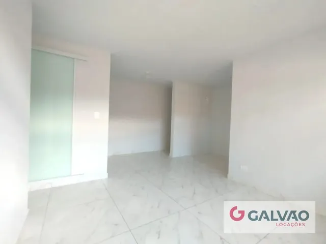 Apartamento 2 quartos e 1 banheiro, para alugar, no bairro Campo Comprido em Curitiba
