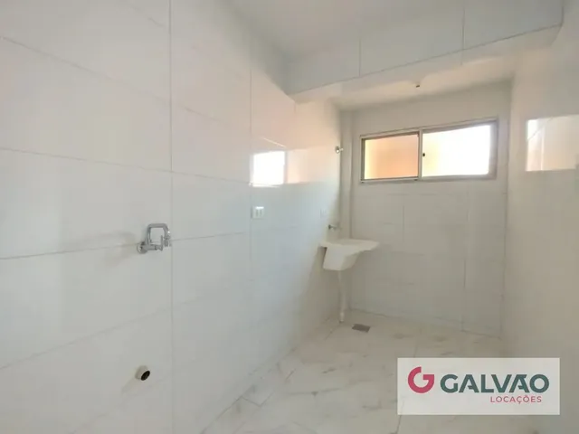 Apartamento 2 quartos e 1 banheiro, para alugar, no bairro Campo Comprido em Curitiba