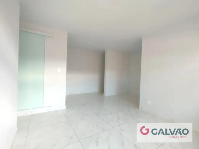 Apartamento 2 quartos e 1 banheiro, para alugar, no bairro Campo Comprido em Curitiba