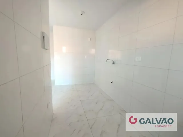 Apartamento 2 quartos e 1 banheiro, para alugar, no bairro Campo Comprido em Curitiba