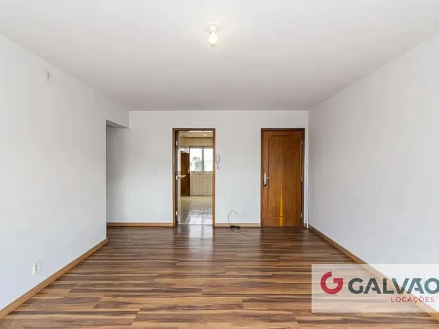 Apartamento 3 quartos e 2 banheiros, para alugar, no bairro Cristo Rei em Curitiba