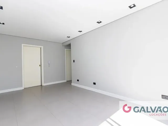 Apartamento 2 quartos e 1 banheiro, para alugar, no bairro Água Verde em Curitiba