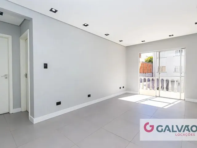 Apartamento 2 quartos e 1 banheiro, para alugar, no bairro Água Verde em Curitiba