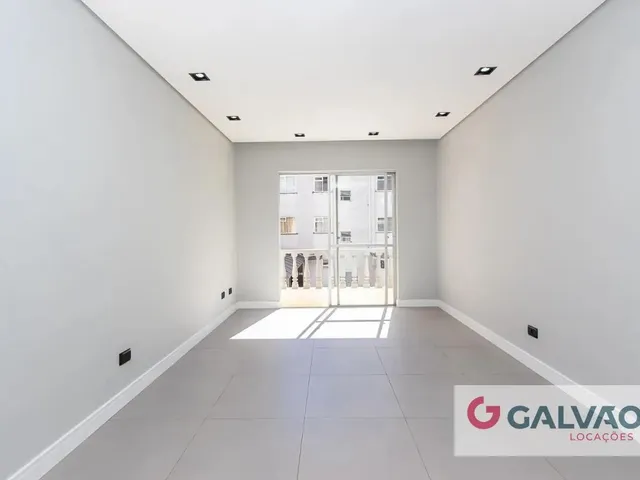 Apartamento 2 quartos e 1 banheiro, para alugar, no bairro Água Verde em Curitiba
