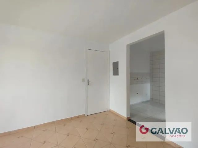 Apartamento 2 quartos e 1 banheiro, para alugar, no bairro Cachoeira em Curitiba