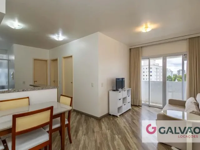 Apartamento 2 quartos e 1 banheiro, para alugar, no bairro Centro Cívico em Curitiba