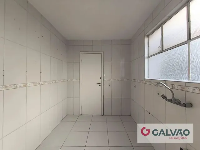 Apartamento 3 quartos e 2 banheiros, para alugar, no bairro Mercês em Curitiba