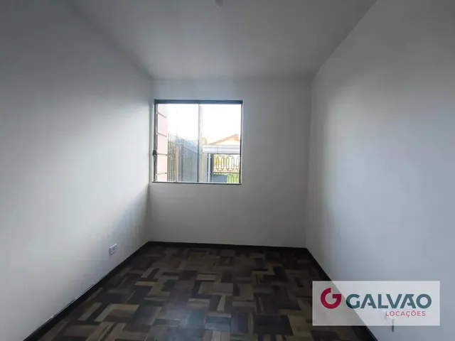 Apartamento 3 quartos e 1 banheiro, para alugar, no bairro Tarumã em Curitiba