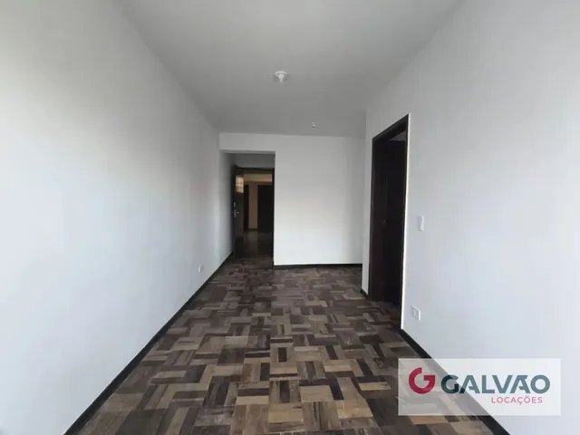 Apartamento 3 quartos e 1 banheiro, para alugar, no bairro Tarumã em Curitiba