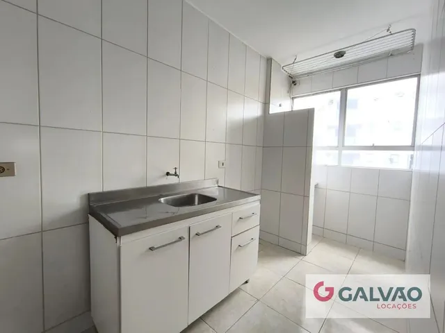 Apartamento 1 quarto e 1 banheiro, para alugar, no bairro Centro em Curitiba