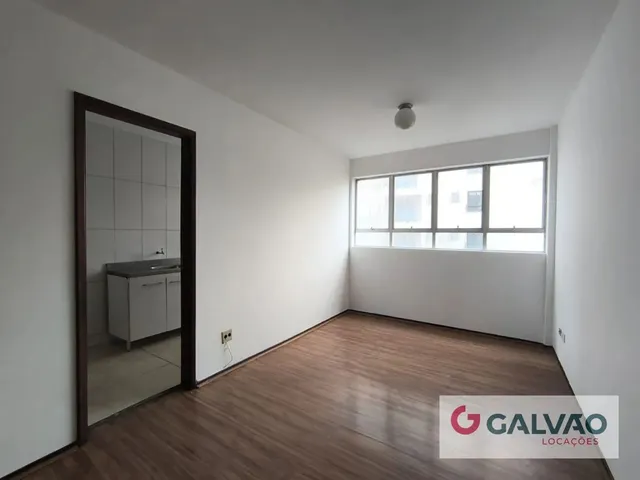 Apartamento 1 quarto e 1 banheiro, para alugar, no bairro Centro em Curitiba