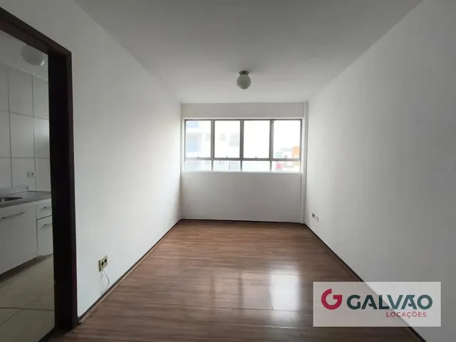 Apartamento 1 quarto e 1 banheiro, para alugar, no bairro Centro em Curitiba