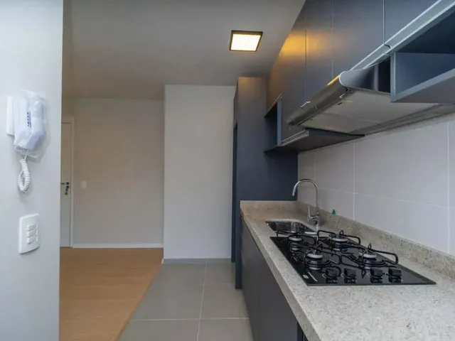 Apartamento 2 quartos e 1 banheiro, à venda, no bairro Campo Comprido em Curitiba