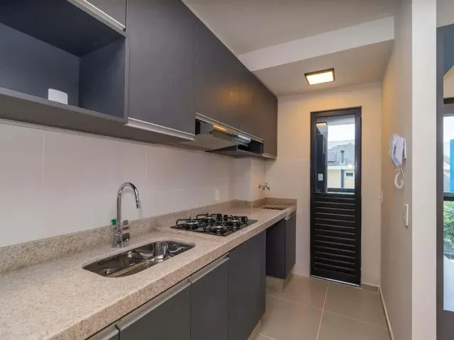 Apartamento 2 quartos e 1 banheiro, à venda, no bairro Campo Comprido em Curitiba