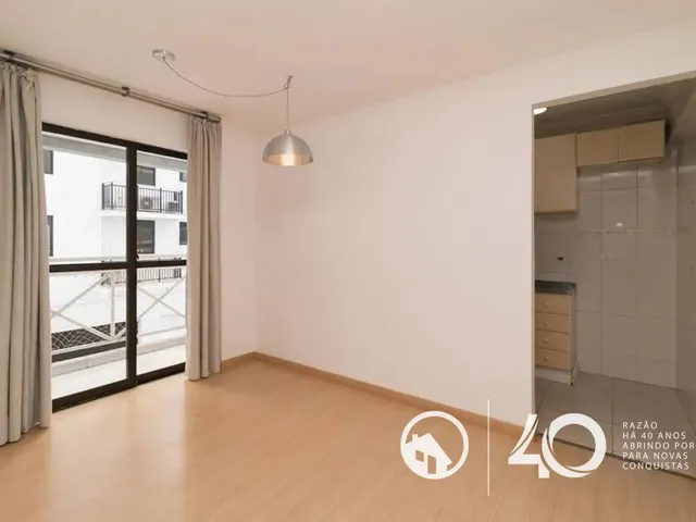 Apartamento 2 quartos e 1 banheiro, para alugar, no bairro Água Verde em Curitiba