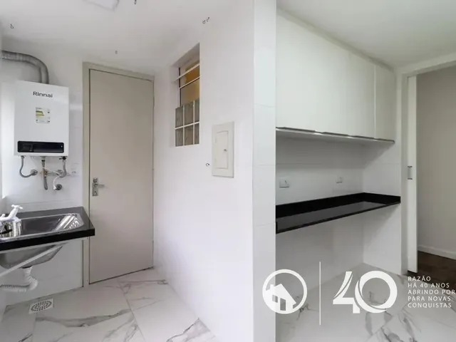 Apartamento 2 quartos e 1 banheiro, para alugar, no bairro Centro em Curitiba