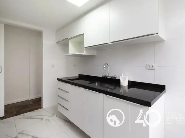 Apartamento 2 quartos e 1 banheiro, para alugar, no bairro Centro em Curitiba