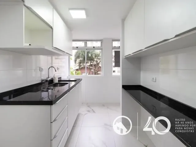 Apartamento 2 quartos e 1 banheiro, para alugar, no bairro Centro em Curitiba