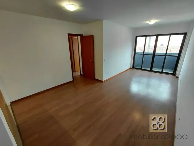 Apartamento 3 quartos e 1 banheiro, para alugar, no bairro Centro em Curitiba