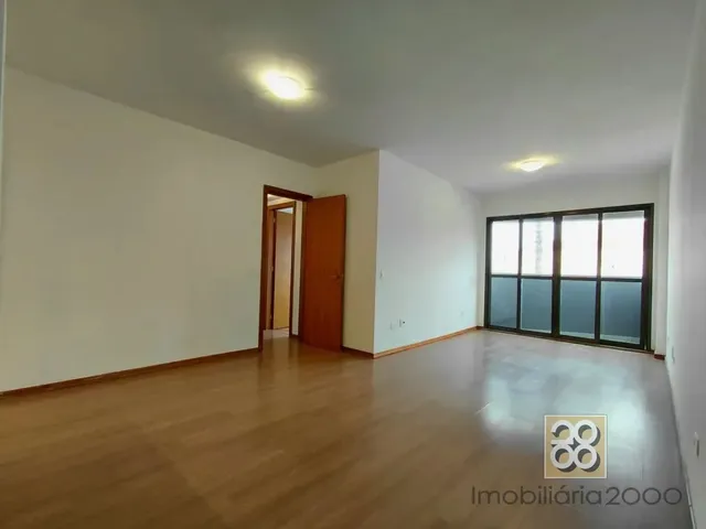 Apartamento 3 quartos e 1 banheiro, para alugar, no bairro Centro em Curitiba