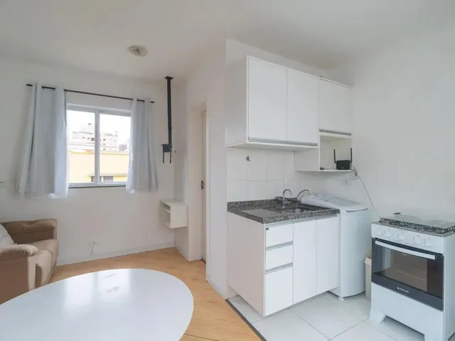 Apartamento 1 quarto e 1 banheiro, para alugar, no bairro Água Verde em Curitiba
