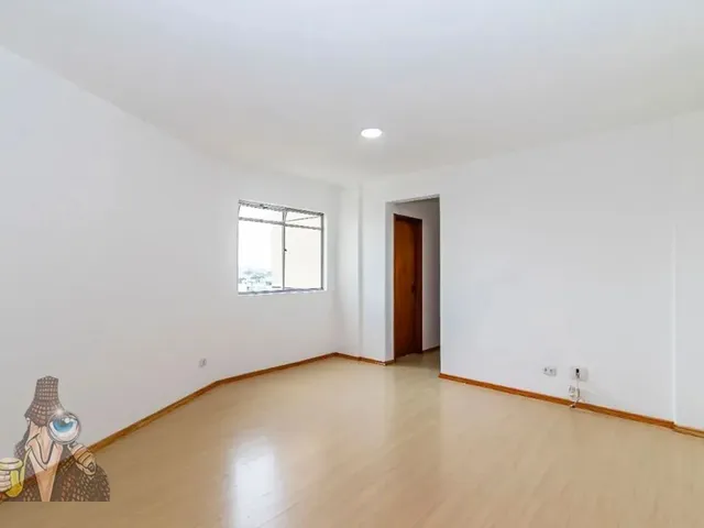 Apartamento 2 quartos e 1 banheiro, para alugar, no bairro Hauer em Curitiba