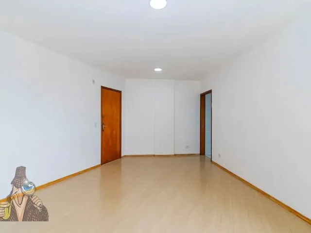 Apartamento 2 quartos e 1 banheiro, para alugar, no bairro Hauer em Curitiba