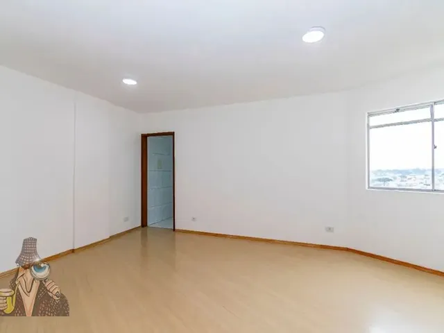 Apartamento 2 quartos e 1 banheiro, para alugar, no bairro Hauer em Curitiba