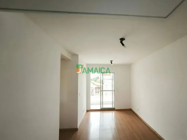 Apartamento 2 quartos e 1 banheiro, para alugar, no bairro Uberaba em Curitiba