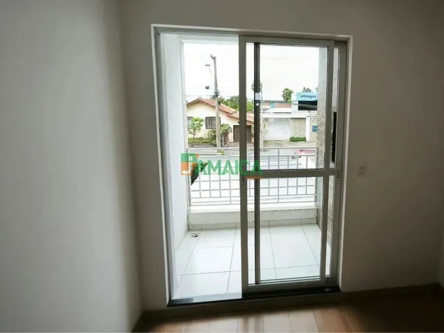 Apartamento 2 quartos e 1 banheiro, para alugar, no bairro Uberaba em Curitiba