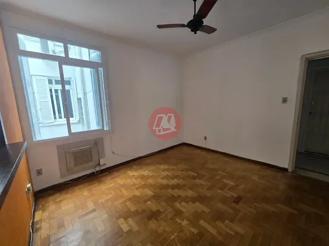 Apartamento 2 quartos e 1 banheiro, para alugar, no bairro Santana em Porto Alegre