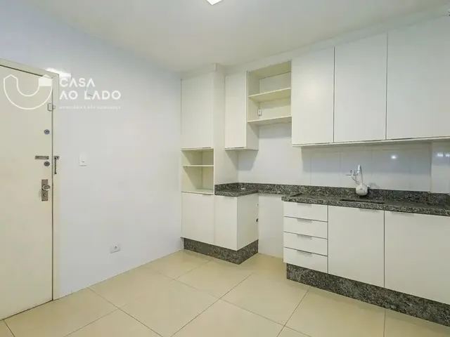 Apartamento 3 quartos e 2 banheiros, para alugar, no bairro Água Verde em Curitiba