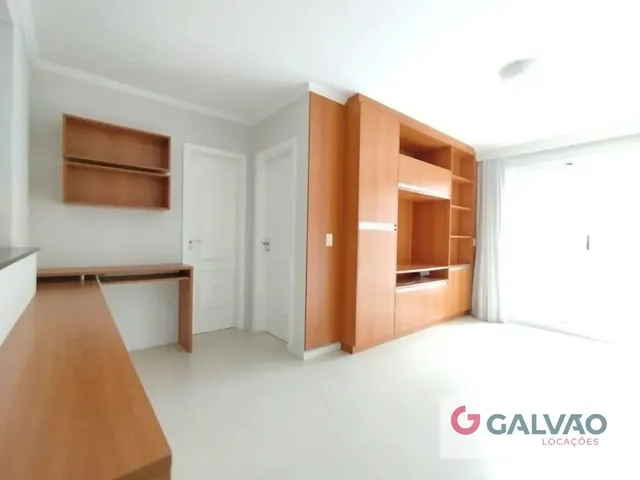 Apartamento 1 quarto e 1 banheiro, para alugar, no bairro Centro em Curitiba