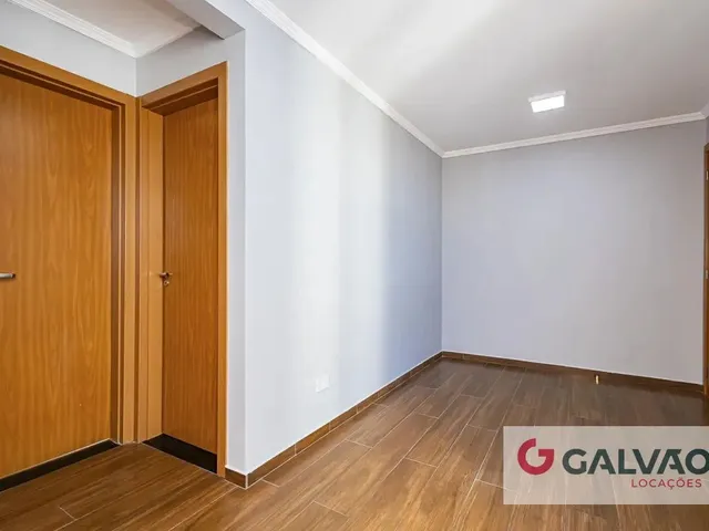 Apartamento 2 quartos e 1 banheiro, para alugar, no bairro Fanny em Curitiba