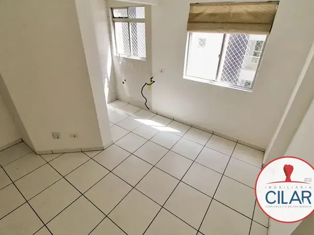 Apartamento 1 quarto e 1 banheiro, à venda, no bairro Cristo Rei em Curitiba