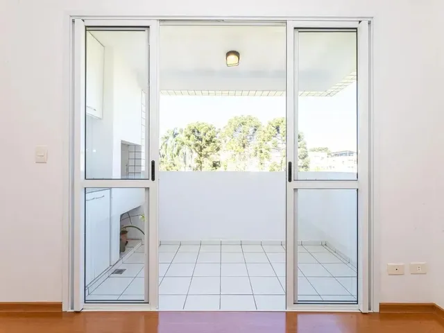 Apartamento 3 quartos e 1 banheiro, à venda, no bairro Campo Comprido em Curitiba